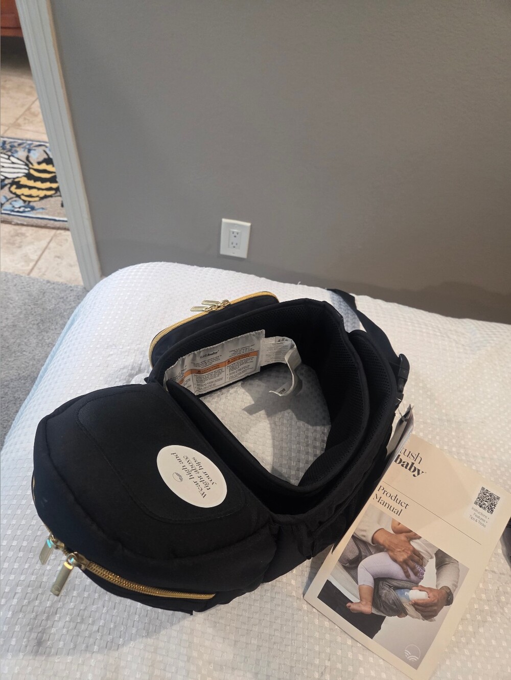 Tushbaby Black Baby Hip Seat Carrier with Gold Zippers